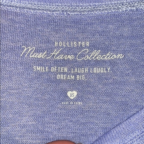 Hollister Must Have Collection Top - Picture 3 of 3